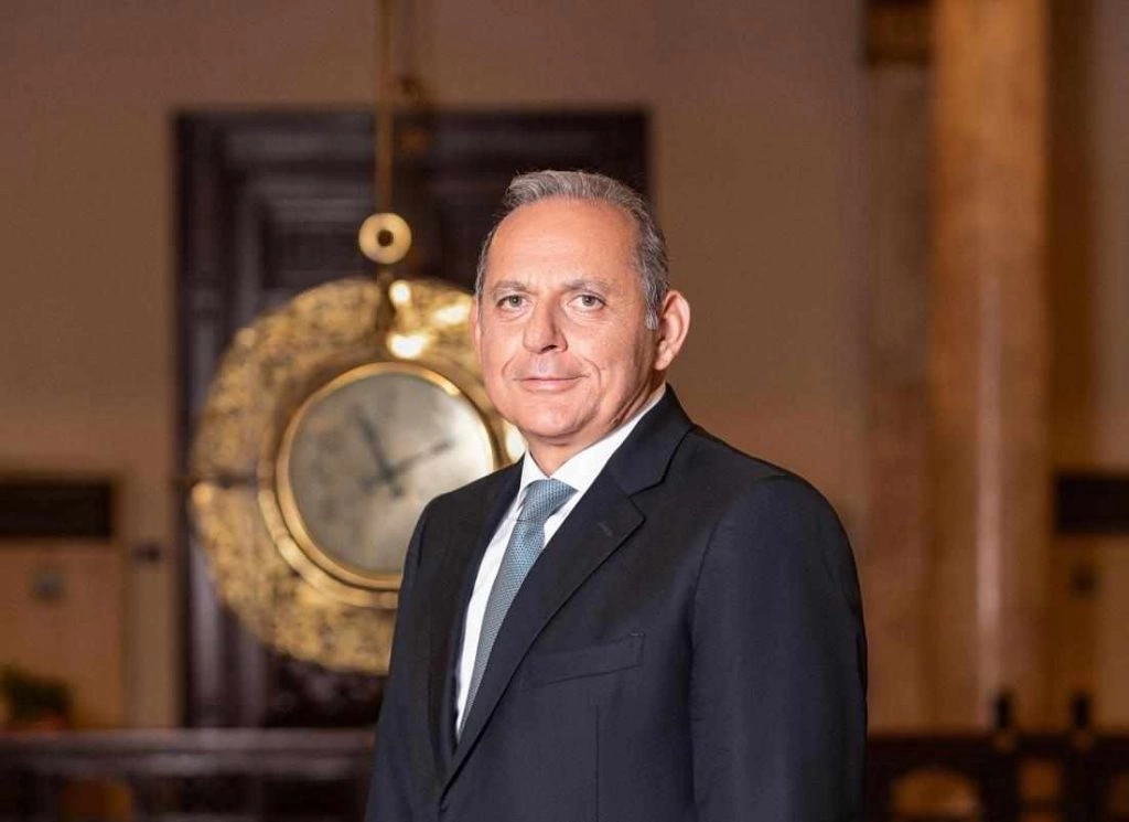 هشام عكاشة صغيرة 1024x745