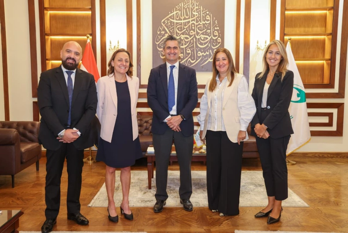 رئيس البريد المصري تلتقي الرئيس الإقليمي لشركة Visa Inc