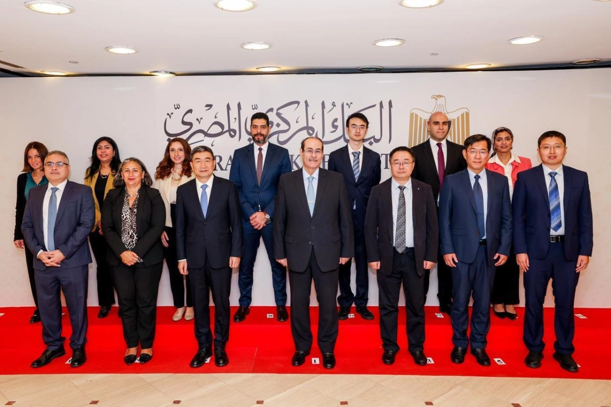 نائب محافظ البنك المركزي المصري ونائب وزير الإدارة الوطنية الصينية