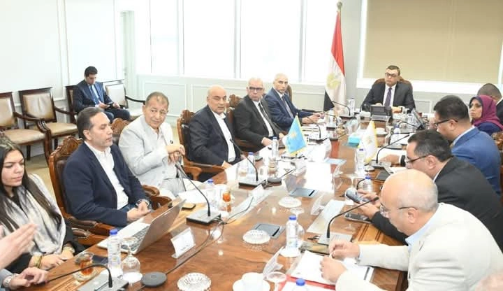 وزير الاسكان يلتقى مسئولى شركة Hdp