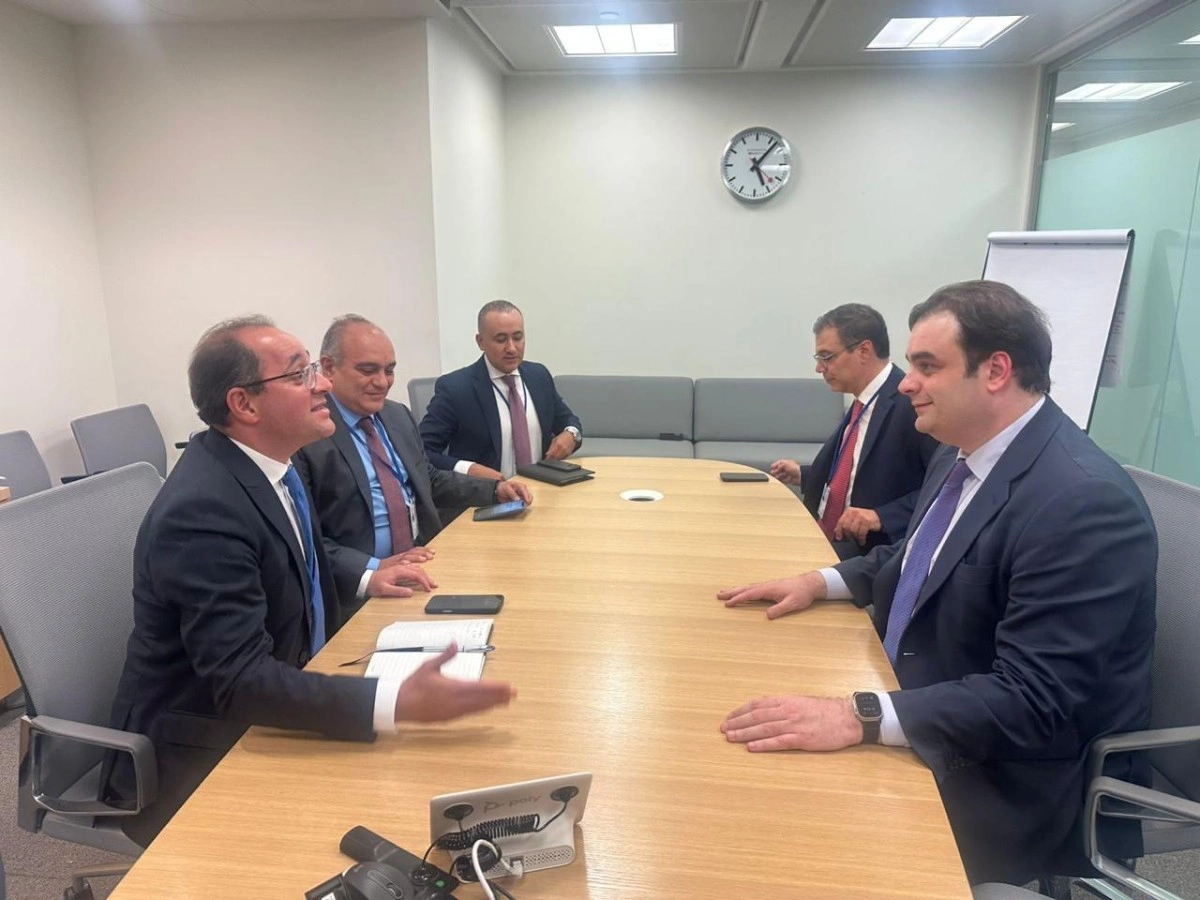 وزير المالية.. في لقائه مع نظيره اليوناني