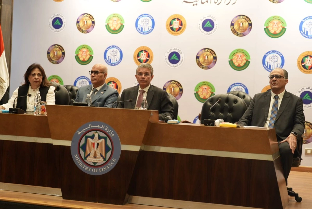 حوار مفتوح مع ممثلي ٢٥٠ شركة من المجتمع التجاري1