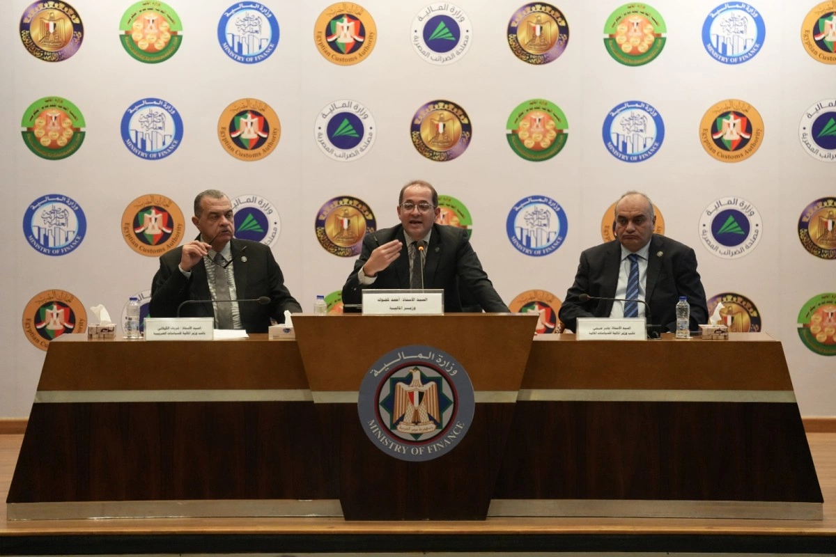 وزير المالية خلال الحوار المفتوح