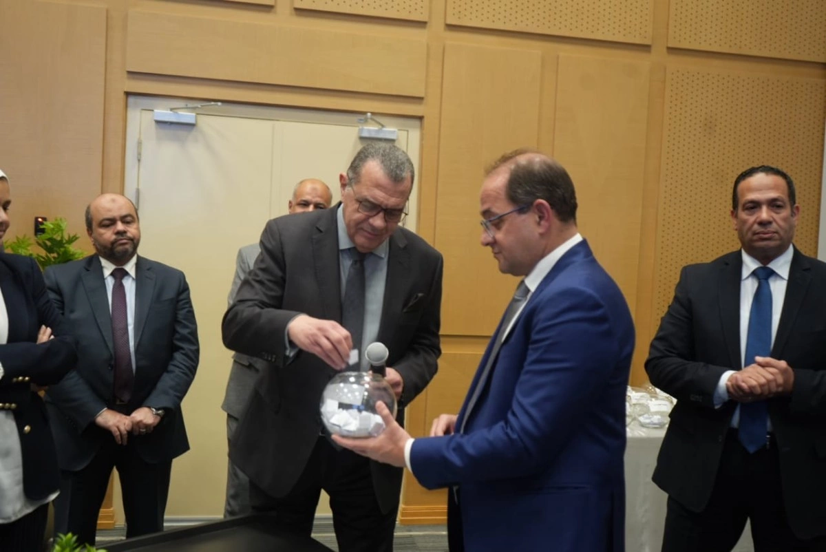 إجراء القرعة العلنية للحج بين العاملين بوزارة المالية
