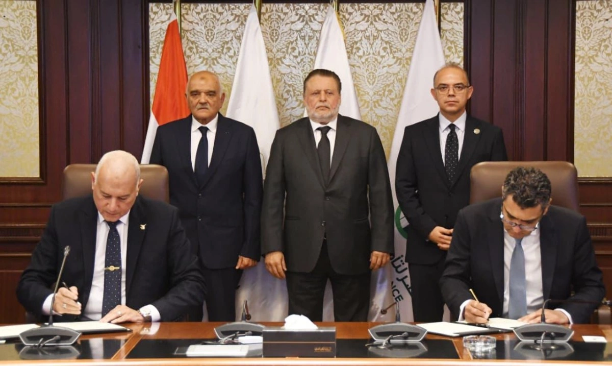 توقيع مبادرة مصر معكم