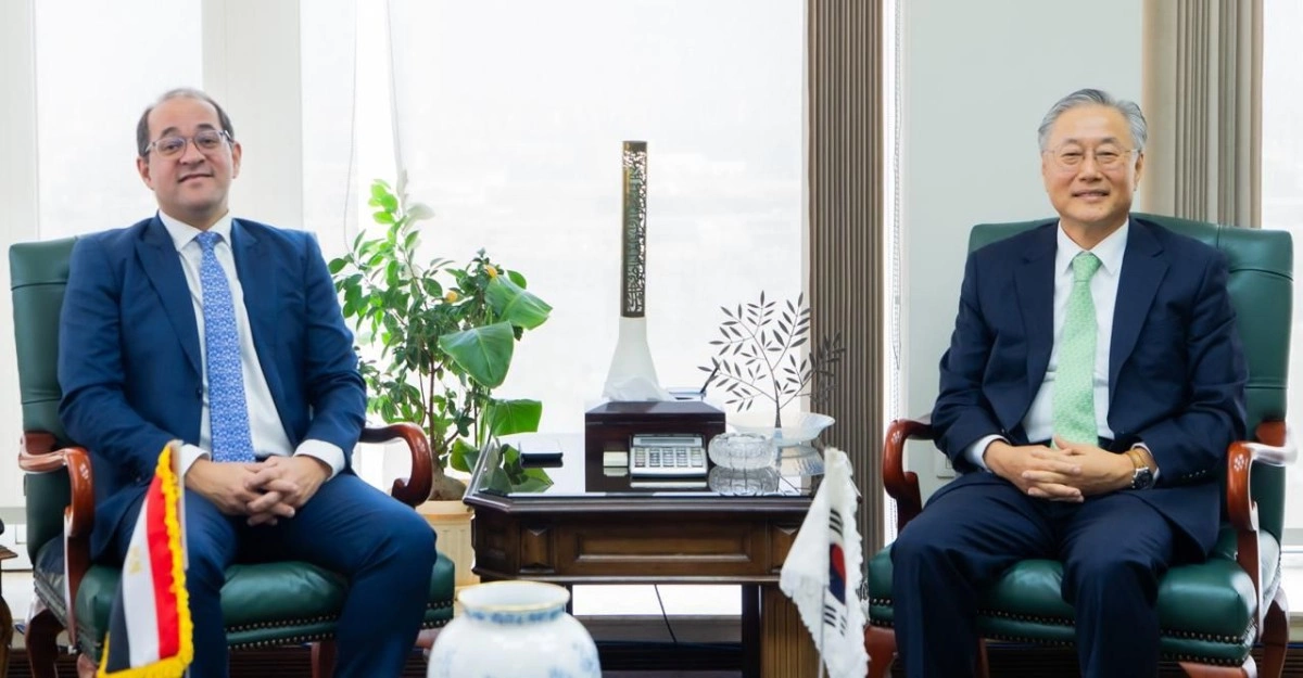 وزير المالية.. فى لقائه بسفير كوريا الجنوبية