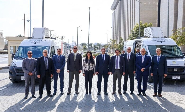 وزيرة التخطيط تشهد إطلاق مراكز تكنولوجية متنقلة