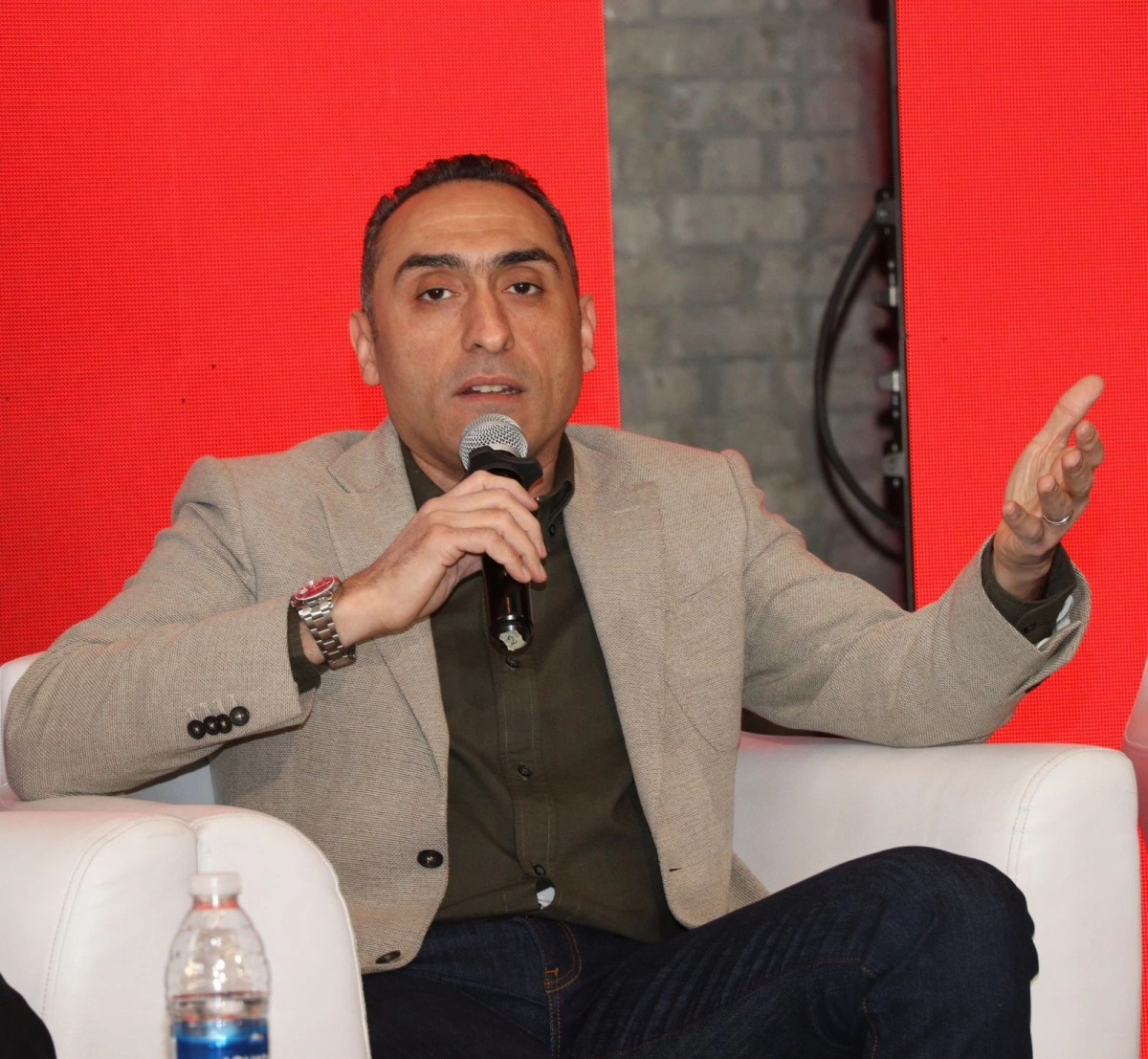 أحمد عنايب، الرئيس التنفيذي والعضو المنتدب لشركة الأهلي ممكن