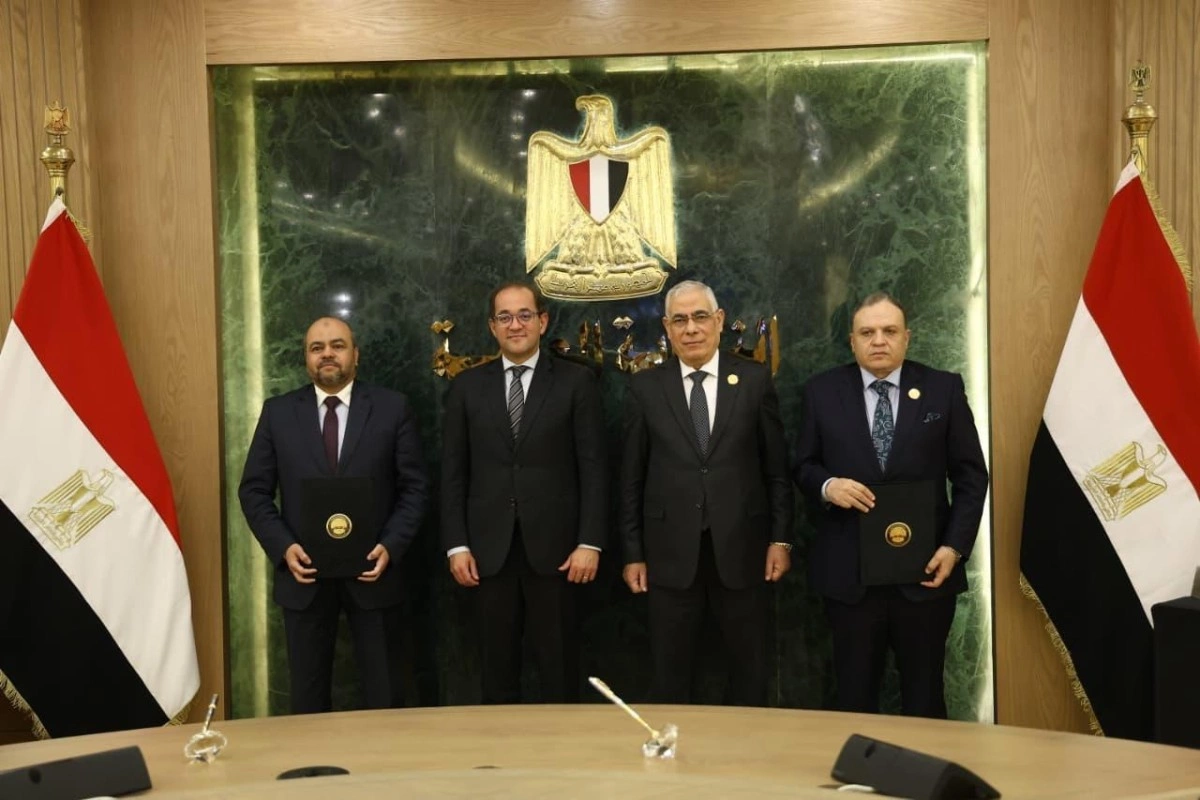 احتفالية النيابة العامة لتسليم سبائك فضية ووثائق