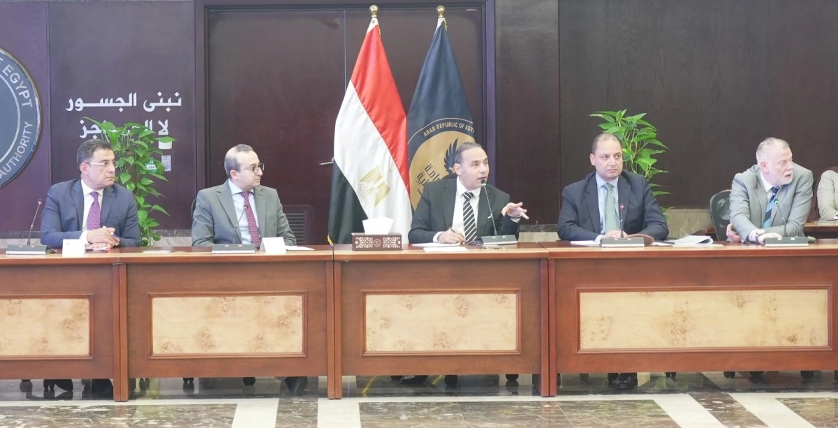 رئيس الهيئة العامة للرقابة المالية يبحث مع شركات تمويل المشروعات