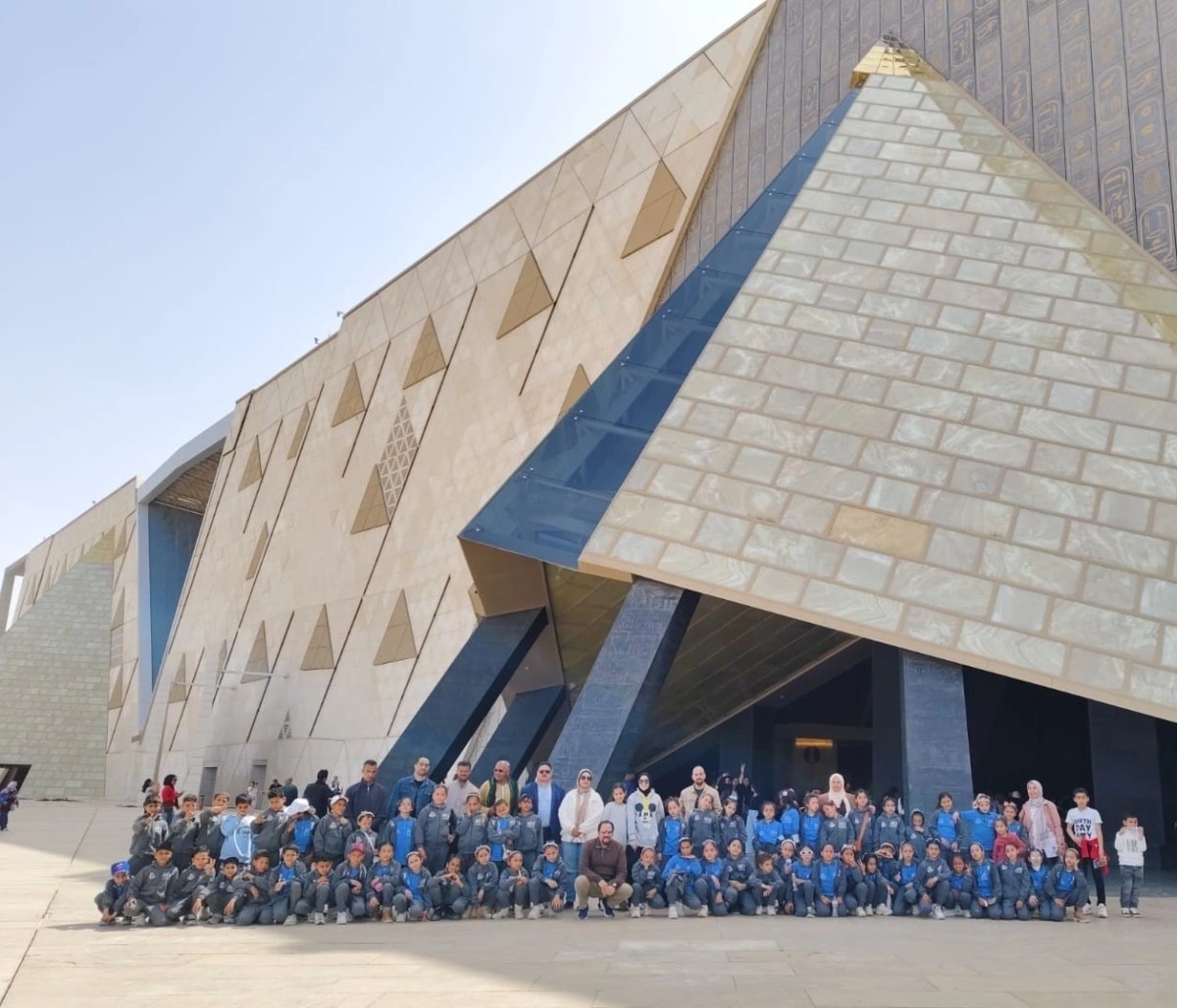 رحلة مدرسية لطلاب المدارس المجتمعية