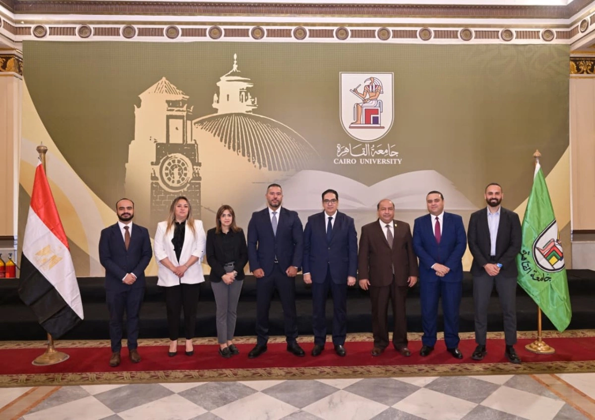 نائب رئيس البورصة المصرية ورئيس جامعة القاهرة