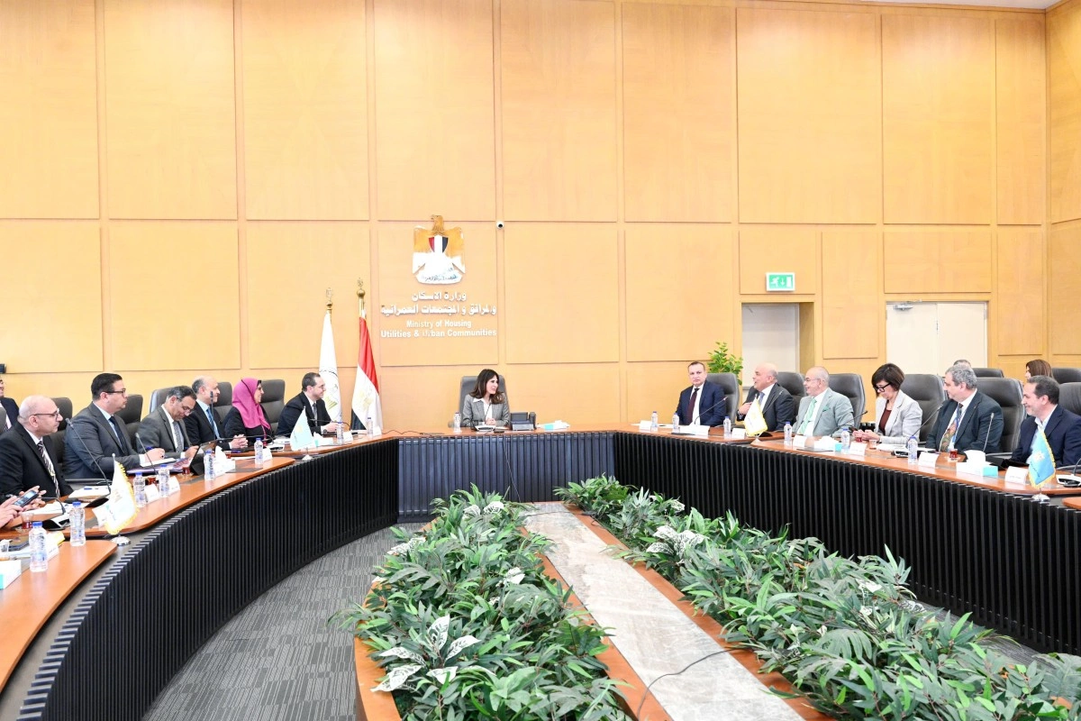 وزيرة الإسكان تلتقي مسؤولي شركة Hdp