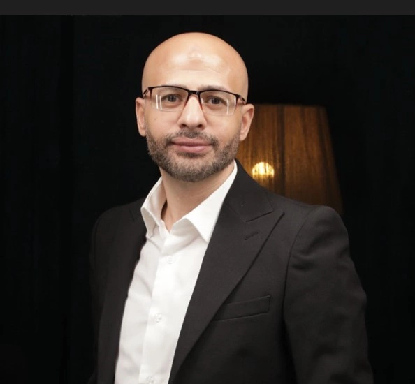 وليد فاروق، الباحث في شؤون الذهب