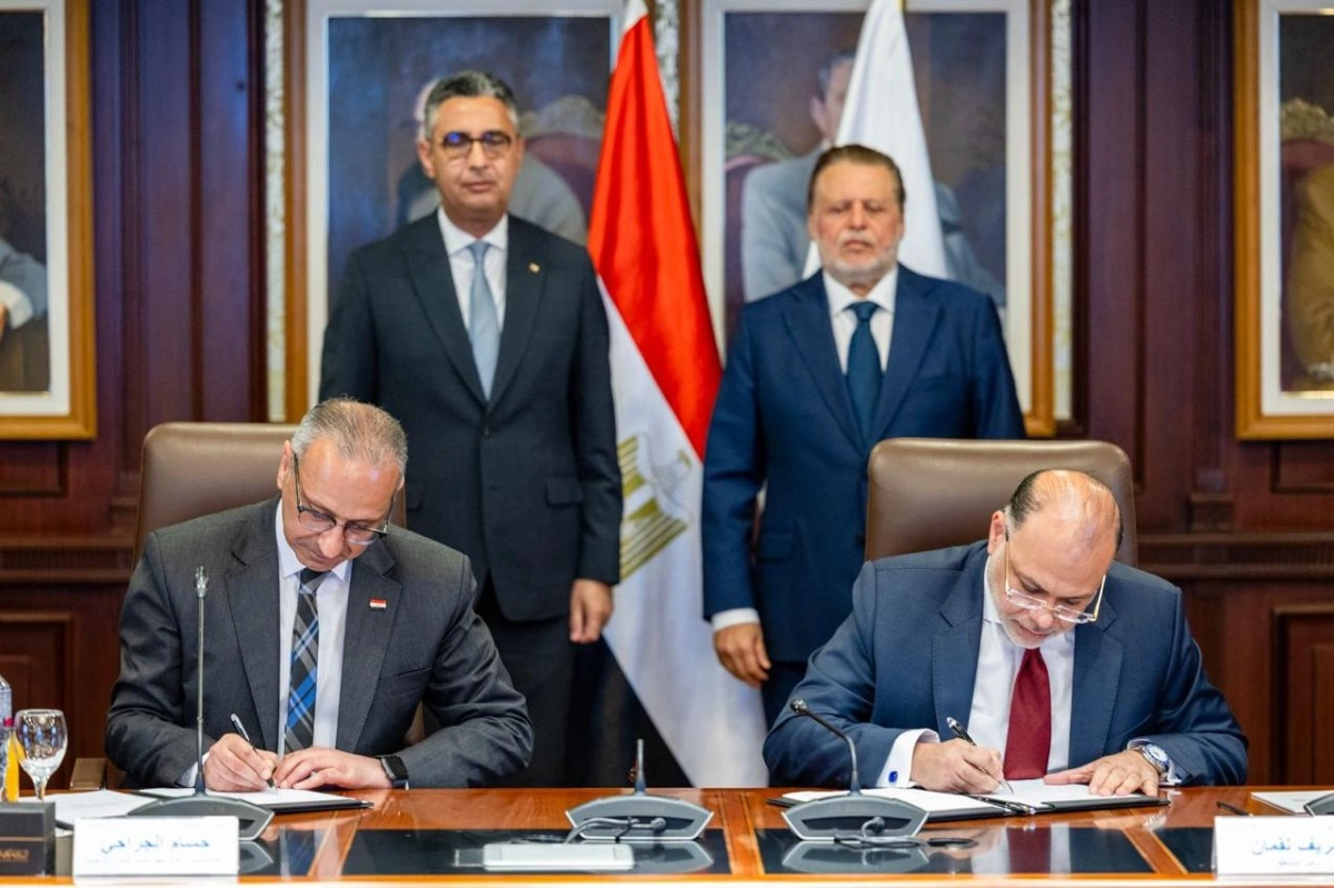 محافظ البنك المركزي ووزير التموين2